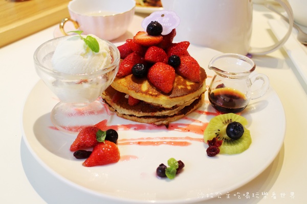 天糖時尚燉奶甜品:燕窩.女孩們的最愛『天糖時尚燉奶甜品』晴光商圈/中山北路