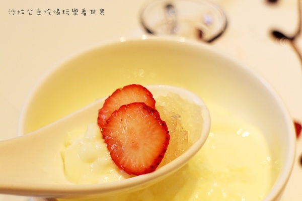 天糖時尚燉奶甜品:燕窩.女孩們的最愛『天糖時尚燉奶甜品』晴光商圈/中山北路