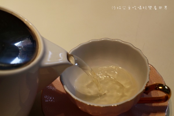 天糖時尚燉奶甜品:燕窩.女孩們的最愛『天糖時尚燉奶甜品』晴光商圈/中山北路