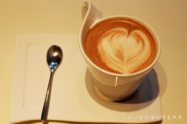 天糖時尚燉奶甜品:燕窩.女孩們的最愛『天糖時尚燉奶甜品』晴光商圈/中山北路