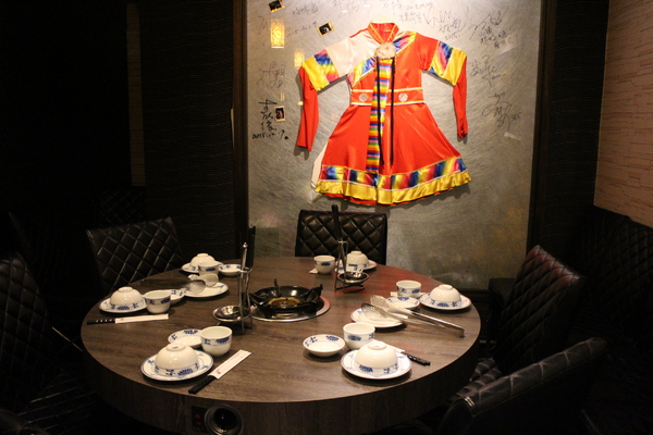 九寨十鍋正宗四川麻辣：正宗四川麻辣鍋『九寨十鍋』匈牙利國寶曼加利札豬/長安東路