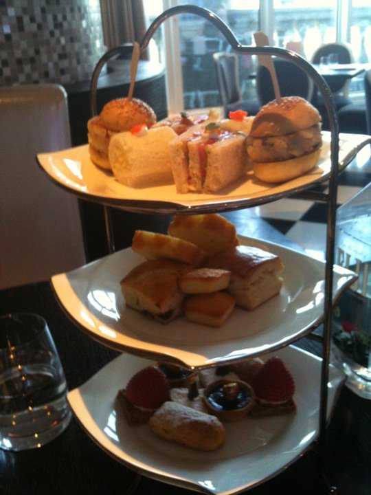 bar & restaurant a³ 新義式餐廳:午茶時光*貴婦百貨裡的貴婦午茶-bar & restaurant a³