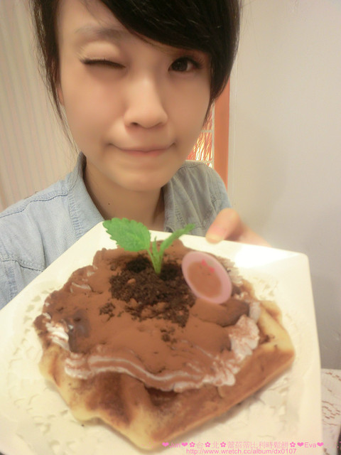 Le Petit Waffle蕾蓓蒂比利時鬆餅專賣店:【食記】oO。。台北 通化夜市 蕾蓓蒂比利時鬆餅(二訪) 盆栽提拉米蘇瓦芙大家吃過嘛?!。o○。