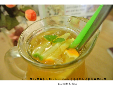 Le Petit Waffle蕾蓓蒂比利時鬆餅專賣店:【食記】oO。台北 臨江夜市*蕾蓓蒂比利時鬆餅*Le Petit Waffle 根本是水果盤的期間限定夏威夷瓦芙,超吸晴又好吃~。o○。