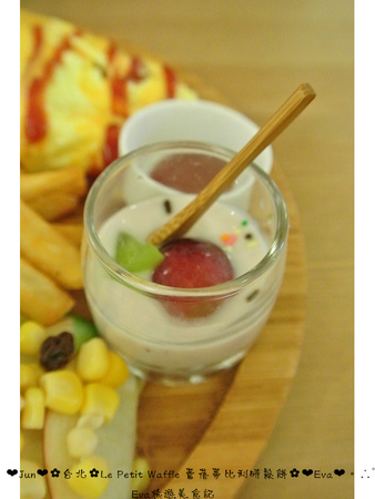 Le Petit Waffle蕾蓓蒂比利時鬆餅專賣店:【食記】oO。台北 臨江夜市*蕾蓓蒂比利時鬆餅*Le Petit Waffle 根本是水果盤的期間限定夏威夷瓦芙,超吸晴又好吃~。o○。