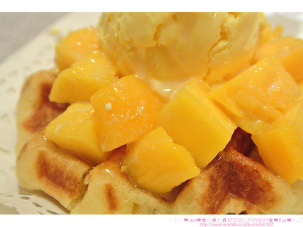 Le Petit Waffle蕾蓓蒂比利時鬆餅專賣店:【食記】oO。。台北 通化夜市 蕾蓓蒂比利時鬆餅(二訪) 盆栽提拉米蘇瓦芙大家吃過嘛?!。o○。