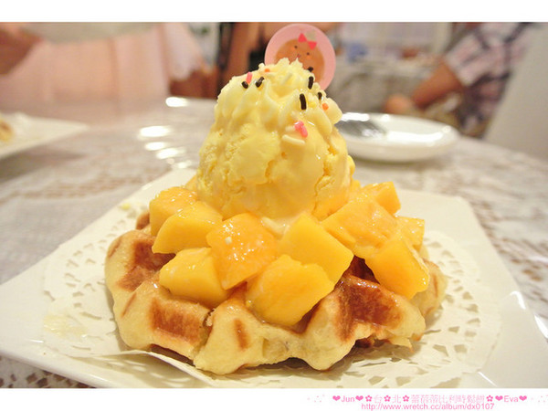 Le Petit Waffle蕾蓓蒂比利時鬆餅專賣店:【食記】oO。。台北 通化夜市 蕾蓓蒂比利時鬆餅(二訪) 盆栽提拉米蘇瓦芙大家吃過嘛?!。o○。