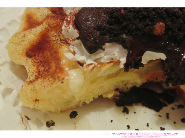 Le Petit Waffle蕾蓓蒂比利時鬆餅專賣店:【食記】oO。。台北 通化夜市 蕾蓓蒂比利時鬆餅(二訪) 盆栽提拉米蘇瓦芙大家吃過嘛?!。o○。