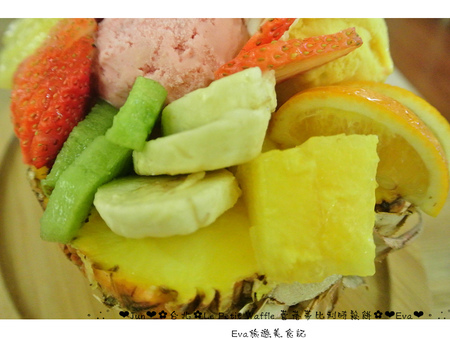 Le Petit Waffle蕾蓓蒂比利時鬆餅專賣店:【食記】oO。台北 臨江夜市*蕾蓓蒂比利時鬆餅*Le Petit Waffle 根本是水果盤的期間限定夏威夷瓦芙,超吸晴又好吃~。o○。