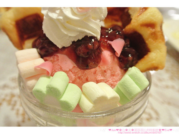 Le Petit Waffle蕾蓓蒂比利時鬆餅專賣店:【食記】oO。。台北 通化夜市 蕾蓓蒂比利時鬆餅(二訪) 盆栽提拉米蘇瓦芙大家吃過嘛?!。o○。