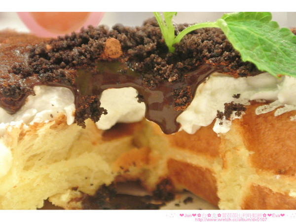 Le Petit Waffle蕾蓓蒂比利時鬆餅專賣店:【食記】oO。。台北 通化夜市 蕾蓓蒂比利時鬆餅(二訪) 盆栽提拉米蘇瓦芙大家吃過嘛?!。o○。