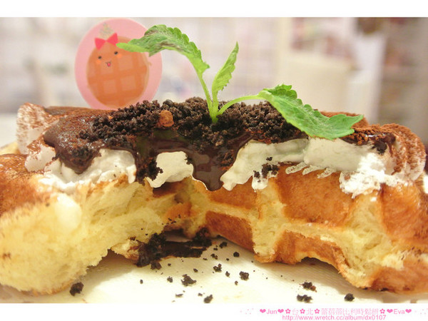 Le Petit Waffle蕾蓓蒂比利時鬆餅專賣店:【食記】oO。。台北 通化夜市 蕾蓓蒂比利時鬆餅(二訪) 盆栽提拉米蘇瓦芙大家吃過嘛?!。o○。