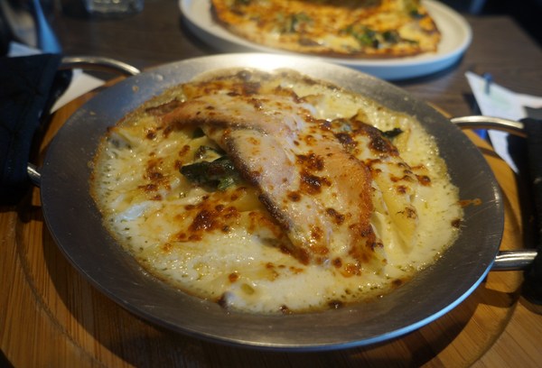 瓦法奇朵咖啡館：瓦法奇朵 ♥起士快炸掉披薩♥ 甜蜜蜜可頌甜甜圈