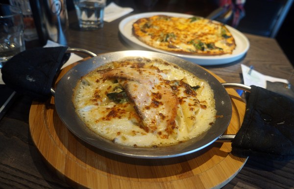 瓦法奇朵咖啡館：瓦法奇朵 ♥起士快炸掉披薩♥ 甜蜜蜜可頌甜甜圈