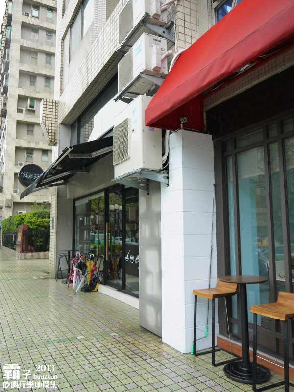 瓦法奇朵咖啡館：甜點之外也有好排餐，「瓦法奇朵」內湖巷弄優質小店 ～