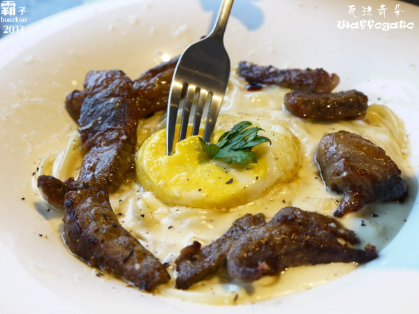 瓦法奇朵咖啡館：甜點之外也有好排餐，「瓦法奇朵」內湖巷弄優質小店 ～