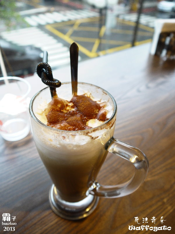 瓦法奇朵咖啡館：甜點之外也有好排餐，「瓦法奇朵」內湖巷弄優質小店 ～