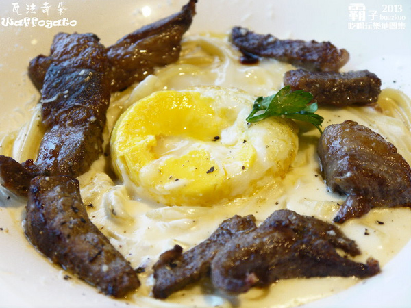 瓦法奇朵咖啡館：甜點之外也有好排餐，「瓦法奇朵」內湖巷弄優質小店 ～