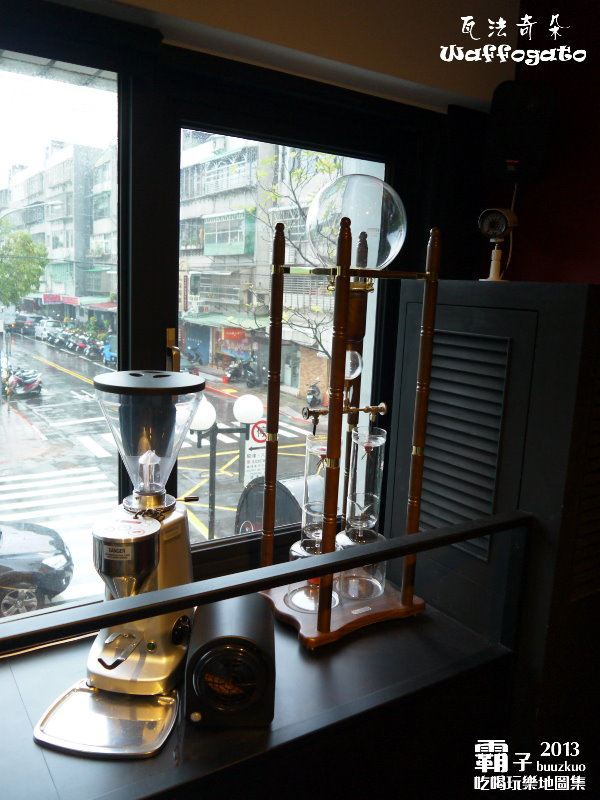 瓦法奇朵咖啡館：甜點之外也有好排餐，「瓦法奇朵」內湖巷弄優質小店 ～