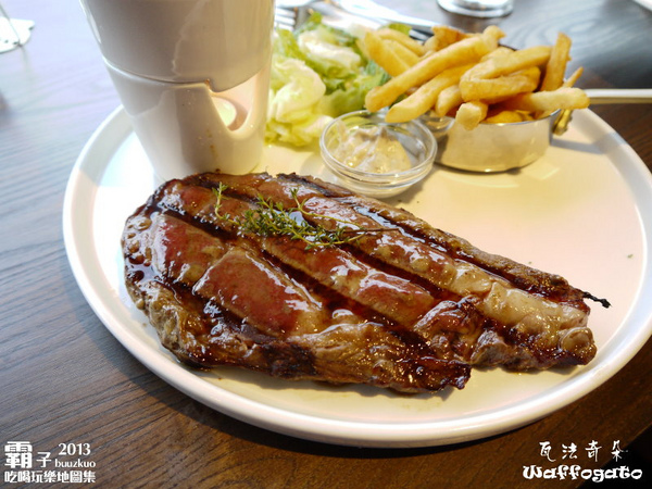 瓦法奇朵咖啡館：甜點之外也有好排餐，「瓦法奇朵」內湖巷弄優質小店 ～