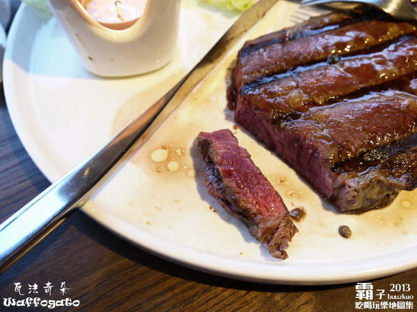 瓦法奇朵咖啡館：甜點之外也有好排餐，「瓦法奇朵」內湖巷弄優質小店 ～