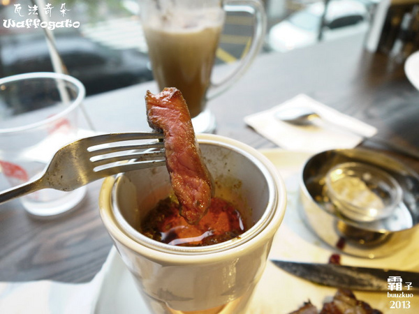 瓦法奇朵咖啡館：甜點之外也有好排餐，「瓦法奇朵」內湖巷弄優質小店 ～