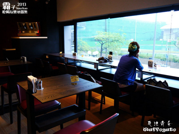 瓦法奇朵咖啡館：甜點之外也有好排餐，「瓦法奇朵」內湖巷弄優質小店 ～