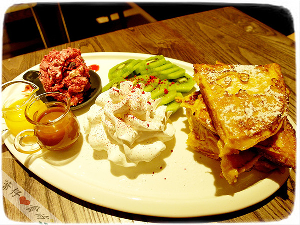 瓦法奇朵咖啡館：三明治鬆餅？？!!!牛奶糖鬆餅？？!!驚奇口味雙享受!