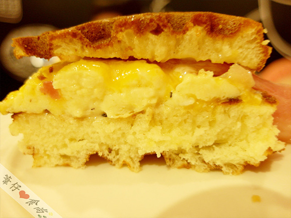 瓦法奇朵咖啡館：三明治鬆餅？？!!!牛奶糖鬆餅？？!!驚奇口味雙享受!