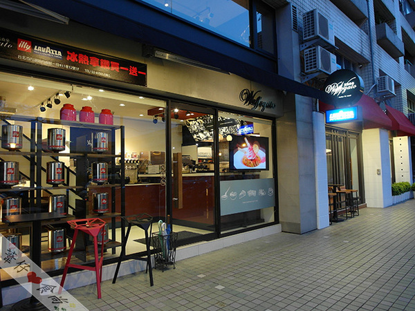 瓦法奇朵咖啡館：三明治鬆餅？？!!!牛奶糖鬆餅？？!!驚奇口味雙享受!