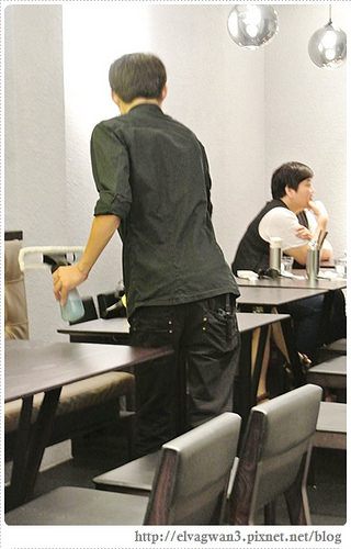 瓦法奇朵-信陽店-台北車站-補習街-牛排買一送一-可頌甜甜圈-52-1-015 (064)-1