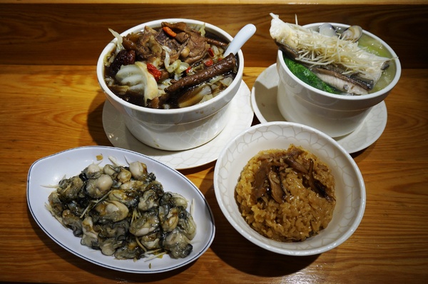 雙月食品社：善導寺：雙月食品社 - 四季皆宜的養生美食/料多又實在!