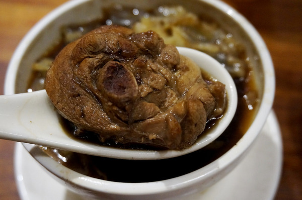 雙月食品社：[善導寺] 雙月食品社：零度體感的寒冬，就是要來碗麻油豬心湯～