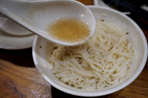 雙月食品社：[善導寺] 雙月食品社：零度體感的寒冬，就是要來碗麻油豬心湯～