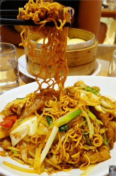 新港茶餐廳：[西門町小旅行]台北 捷運西門站 新港茶餐廳~人氣的新穎平價茶餐廳