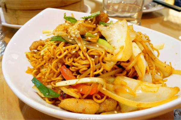 新港茶餐廳：[西門町小旅行]台北 捷運西門站 新港茶餐廳~人氣的新穎平價茶餐廳