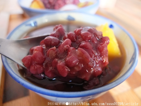 慕紅豆：【美食特搜。台南中西區】慕ㄇㄨˋ紅豆。柴燒紅豆湯 溫暖人心的甜味 巷弄裡的下午茶