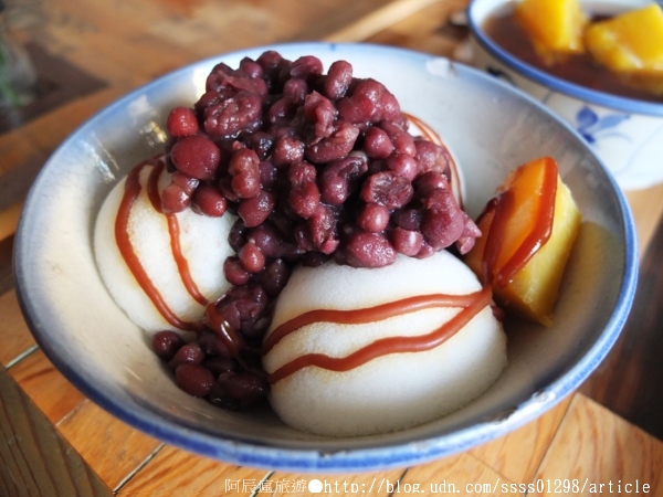 慕紅豆：【美食特搜。台南中西區】慕ㄇㄨˋ紅豆。柴燒紅豆湯 溫暖人心的甜味 巷弄裡的下午茶