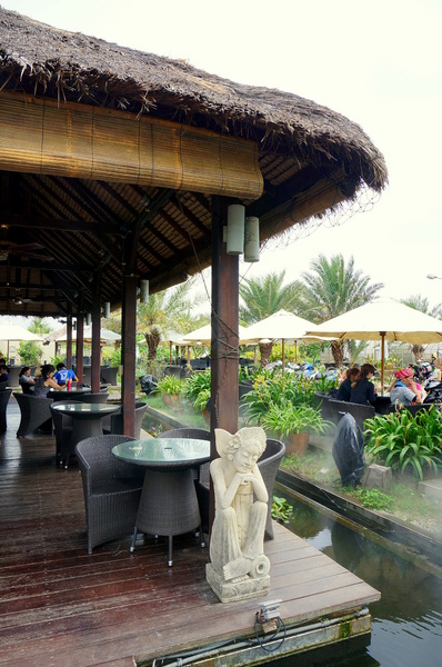 莫內咖啡:【桃園.新屋】莫內咖啡-『悠閒步調。南洋風情景觀餐廳』