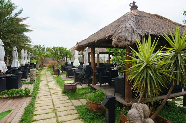 莫內咖啡:【桃園.新屋】莫內咖啡-『悠閒步調。南洋風情景觀餐廳』