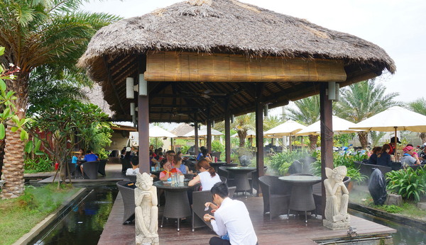 莫內咖啡:【桃園.新屋】莫內咖啡-『悠閒步調。南洋風情景觀餐廳』