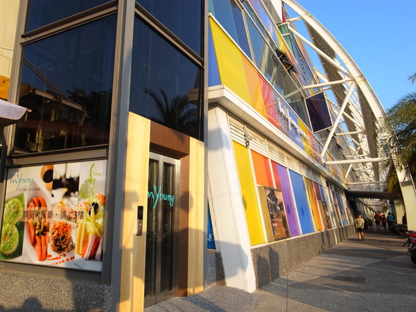 旗津道酒店In Young Hotel：＜住宿＞ 無敵海景 旗津道酒店 In Young Hotel