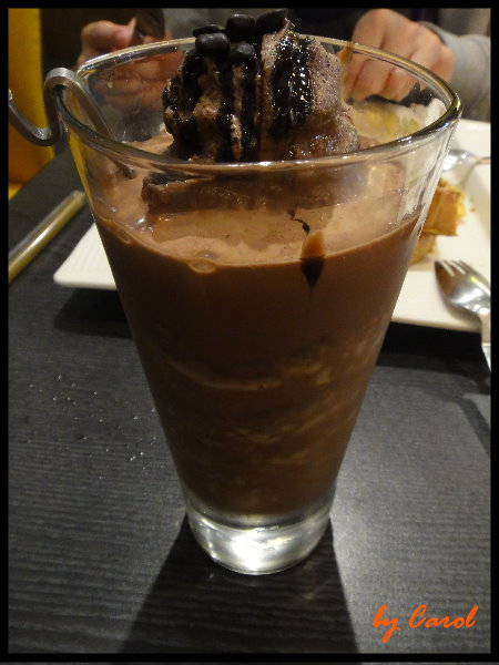 鯊魚咬土司(大直店):悠閒的一天,初訪『鯊魚咬吐司』下午茶吃就是要吃鬆餅!