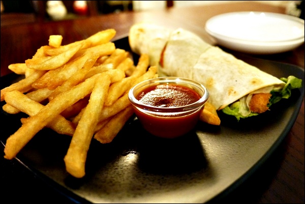 員崠子商號：【員崠子商號】東門美食。在老閣樓品茗好茶