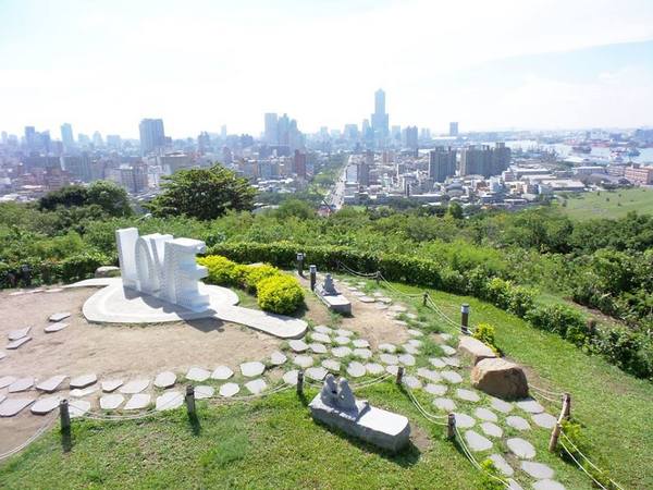 高雄LOVE景觀台：【高雄景點】高雄LOVE景觀台