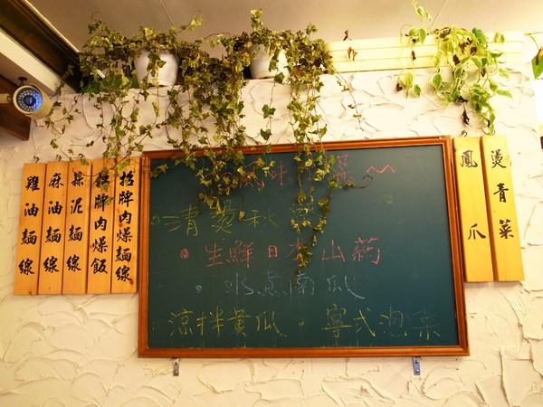 御膳煲 養身雞湯館:<試吃> 雞湯裡面有靈芝耶~御膳煲養身雞湯館