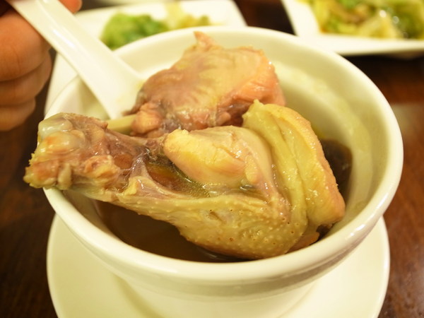 御膳煲 養身雞湯館:<試吃> 雞湯裡面有靈芝耶~御膳煲養身雞湯館