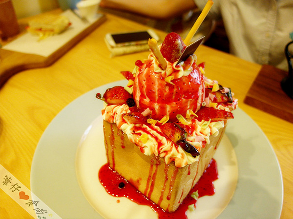 Together：吐司流血了？原來是together超夯半價草莓之蜜糖土司來襲!