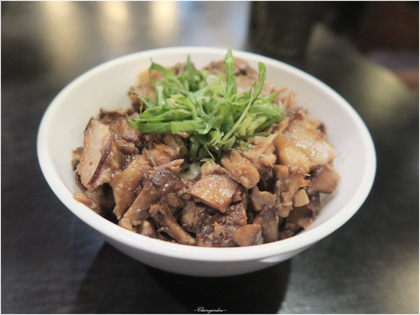 一騎拉麵：台北 捷運民權西路站 一騎拉麵 ~北海道札幌濃郁拉麵之美味豬肉塊蓋飯