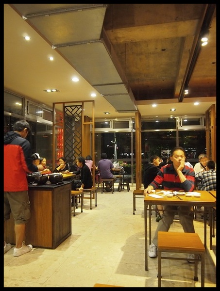 四川段純貞牛肉麵:【新竹武陵路】四川段純貞牛肉麵-誇張到不行的排隊人潮